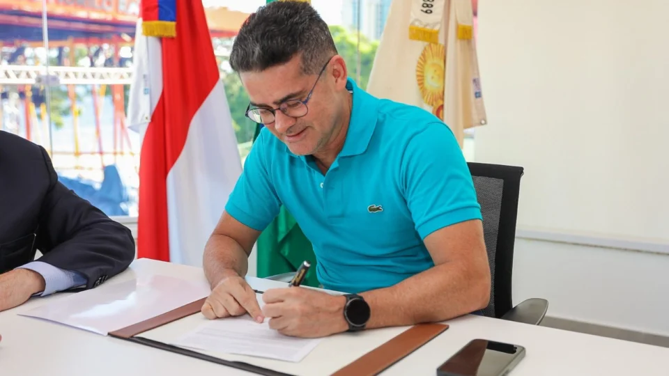 Auxílio-alimentação: servidores começam a receber via cartão em Manaus