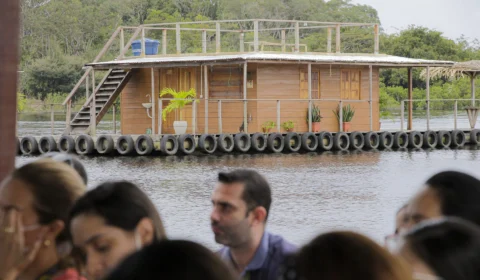 Manaus: prefeitura notifica retirada de flutuantes irregulares do Tarumã-Açu