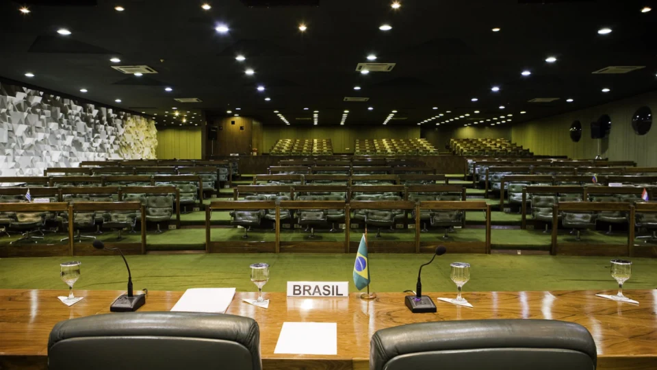 Itamaraty amplia concurso público para carreira de diplomata no Brasil