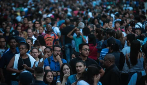 População brasileira cresce 6,5% e chega a 203,1 milhões, diz IBGE