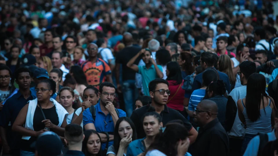 População brasileira cresce 6,5% e chega a 203,1 milhões, diz IBGE