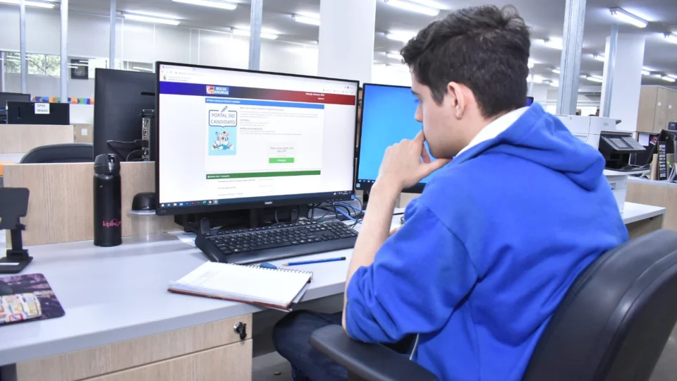 Bolsa Idiomas anuncia remanejamento de vagas em Manaus; confira datas