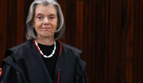 Carmen Lúcia discursa em homenagem às mulheres