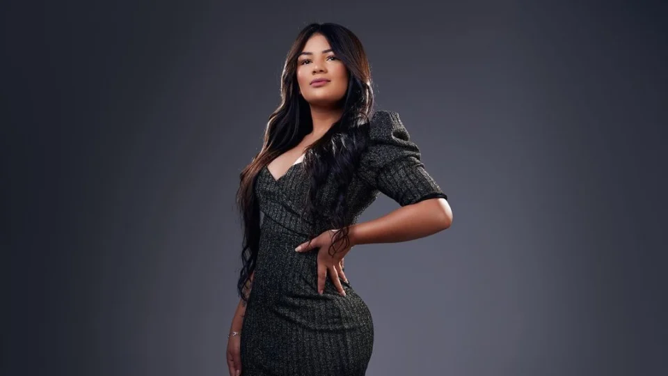 Cantora sertaneja Vivi Araújo morre em acidente em Goiás; veja vídeo