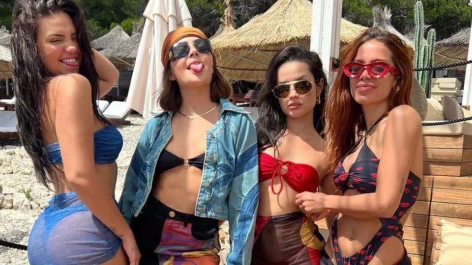De férias, Anitta viaja para Europa com Juliette, Jade Picon e Vivi Wanderley