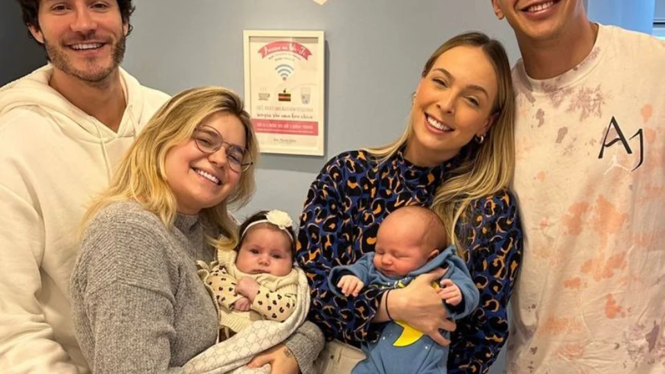 Herdeiros de Viih Tube e Júlio Cocielo se encontram em consultório médico