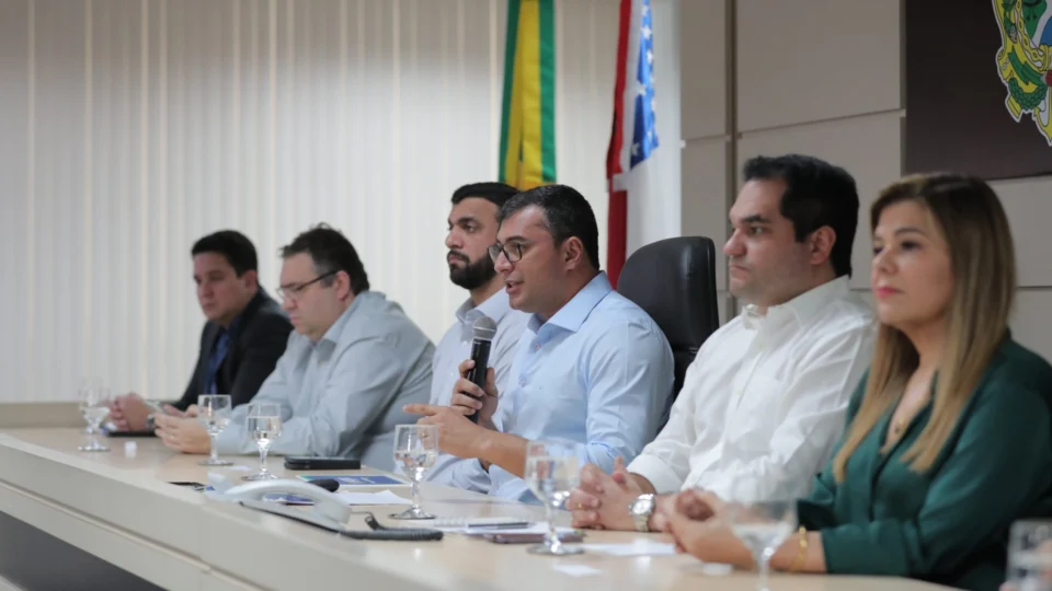 AM anuncia reajuste de 8% para profissionais da educação da rede pública