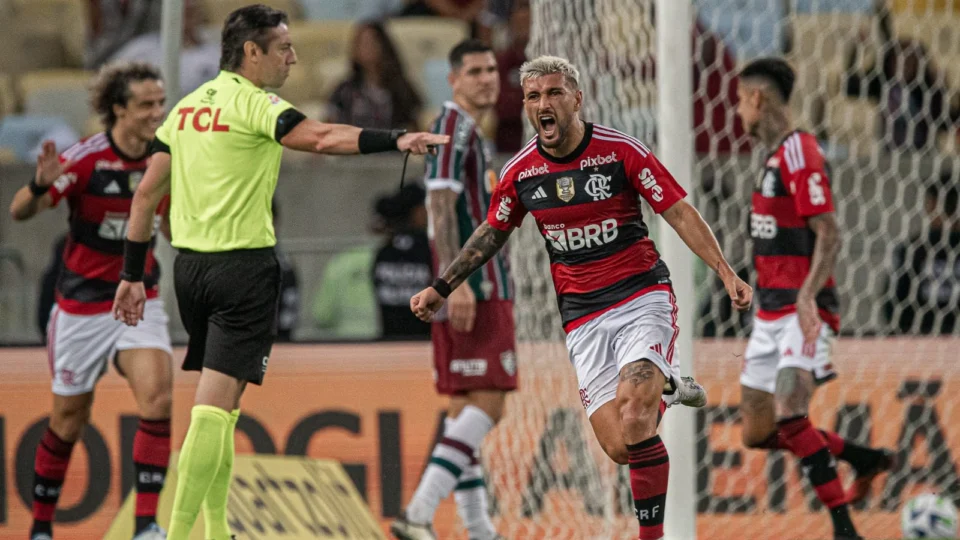 Flamengo faz 2 a 0, elimina o Fluminense e avança às quartas da Copa do Brasil