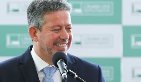 Taxação de “super-ricos” é risco diante da Reforma Tributária, alega Lira