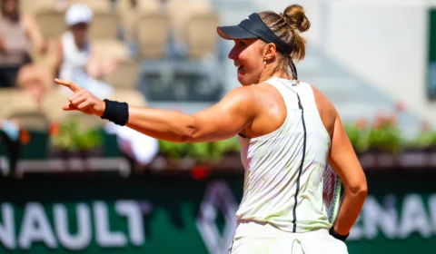 Bia Haddad supera Jabeur e coloca Brasil na semi de Roland Garros