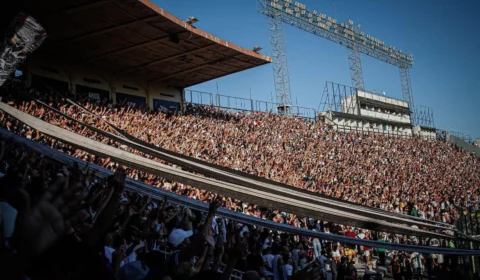 Torcida do Vasco se revolta após derrota e gera confusão dentro do estádio