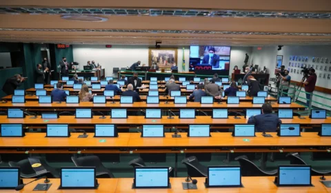 Câmara gastou mais de R$ 12 mil com ida de deputados bolsonaristas a Argentina