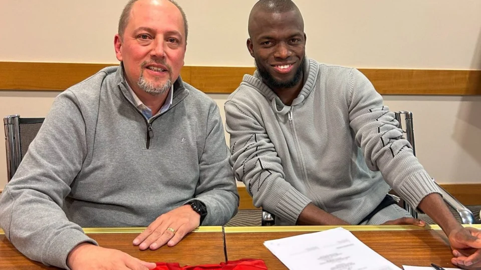 Internacional anuncia contratação do atacante Enner Valencia