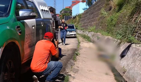 VÍDEO: corpo de homem é encontrado em sarjeta na Zona Oeste de Manaus