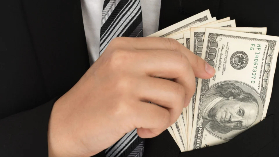 Dólar sobe e encerra dia cotado a R$ 4,92 nesta quarta-feira (7)