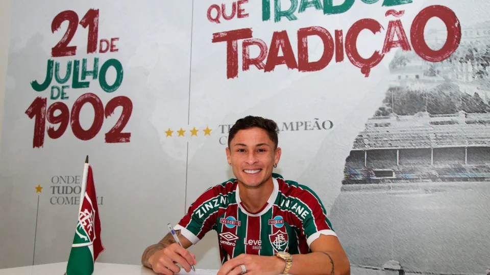 Fluminense anuncia contratação do lateral-esquerdo Diogo Barbosa