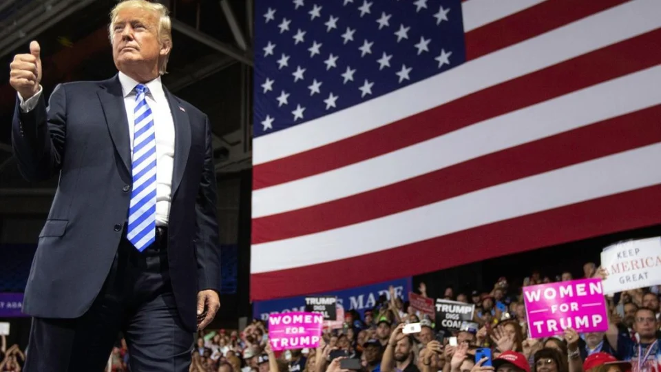 Trump se declara inocente diante de 37 acusações em tribunal nos EUA