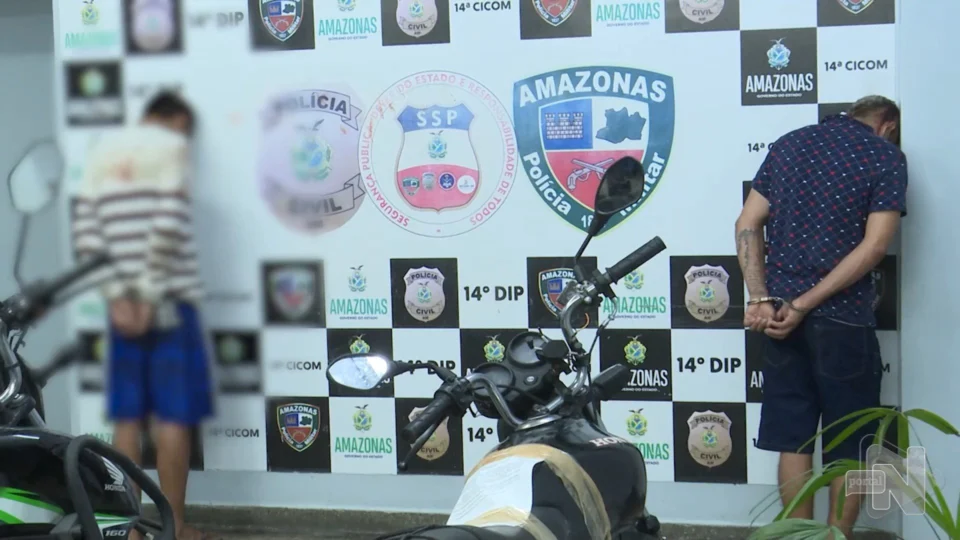 VÍDEO: dupla de suspeitos é presa com moto roubada na Zona Leste de Manaus