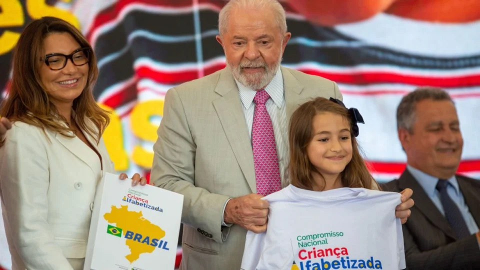 ‘Falhou miseravelmente’, diz Lula sobre alfabetização no Brasil
