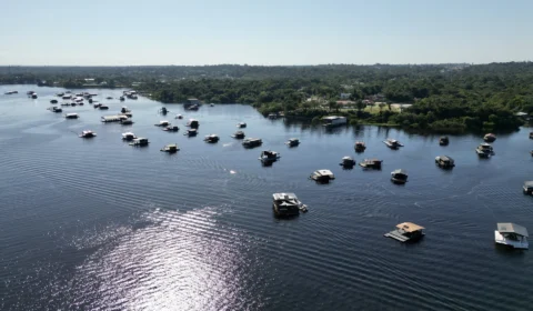 Começa notificação de 900 flutuantes irregulares no Tarumã-Acu em Manaus