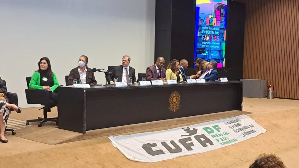 Frente Parlamentar em Defesa das Favelas é lançada na Câmara Federal