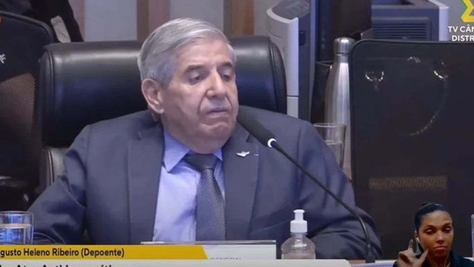 Augusto Heleno nega participar de trama com Mauro Cid para golpe no Brasil