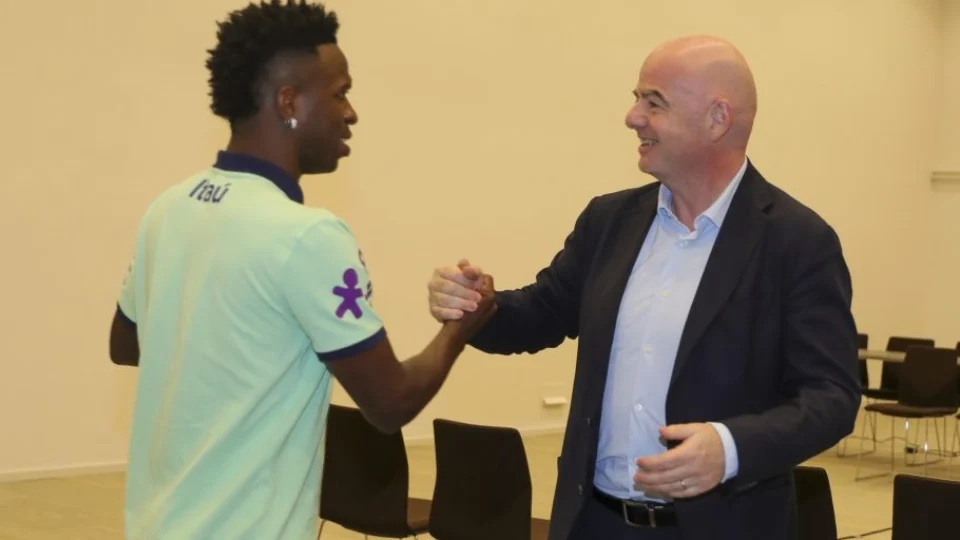 Vini Jr. é convidado para liderar comissão antirracismo da Fifa