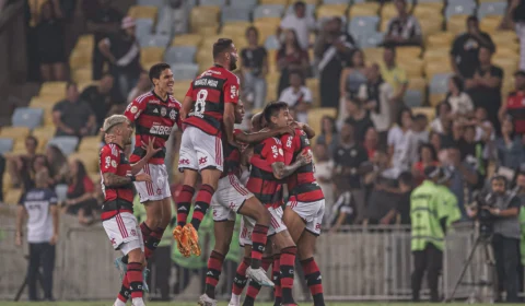 Brasileirão: Flamengo goleia o Vasco por 4 a 1 e afunda o rival na zona de rebaixamento