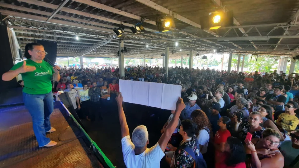 VÍDEO: professores suspendem greve e aceitam proposta do governo no AM