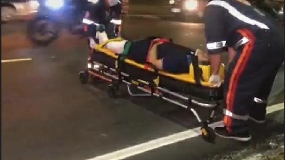 Homem é atropelado duas vezes enquanto atravessava rua em Manaus