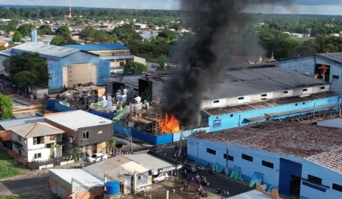 VÍDEO: incêndio no galpão do boi caprichoso causa pânico em Parintins-AM