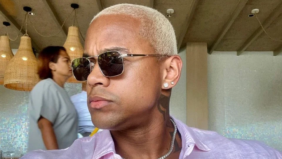 ‘Posturado e Calmo’, novo hit de Leo Santana, viraliza nas redes sociais; ouça