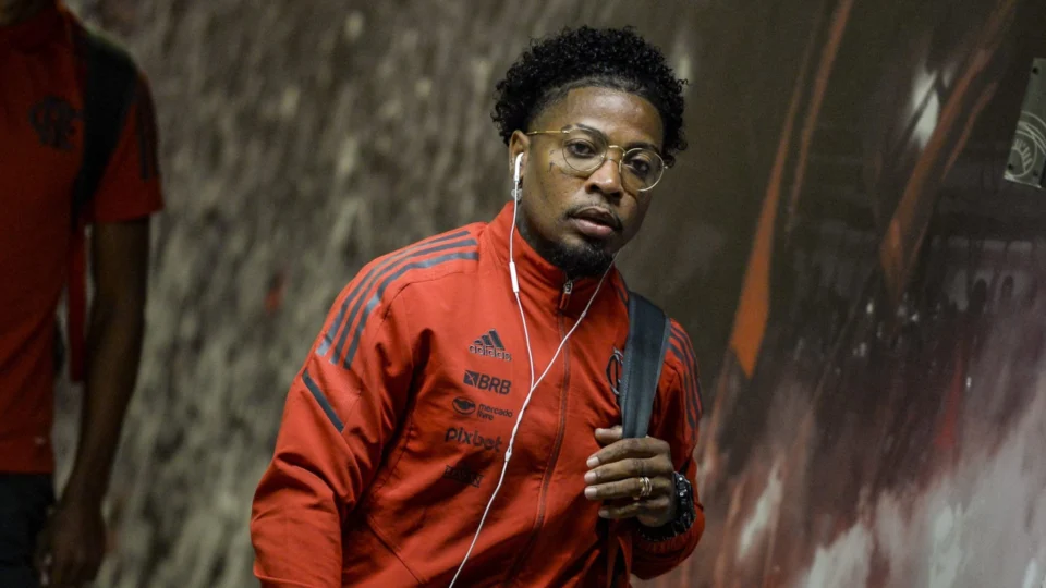 Marinho decide que vai cumprir contrato no Flamengo