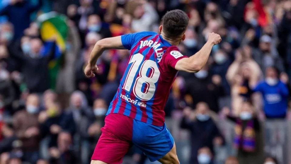 Pai de Messi diz que craque quer voltar a jogar pelo Barcelona