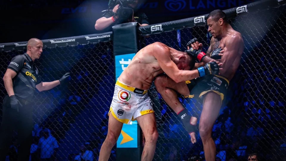 MMA: alemão quebra perna de polonês durante luta; confira vídeo