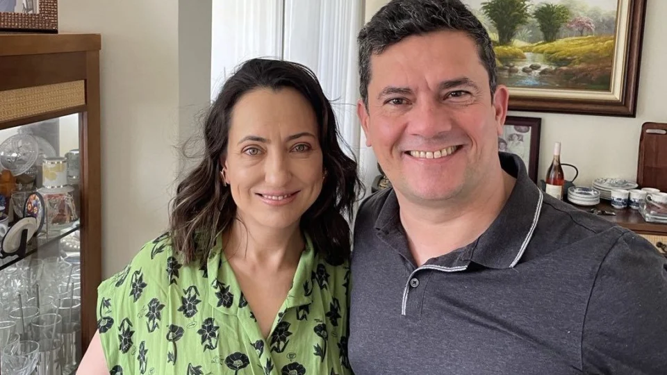 Chamados de ‘estupradores da lei’, Moro e esposa perdem ação na Justiça contra empresária