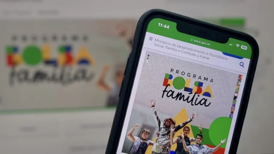 Bolsa Família ganha extra de R$ 50 para gestantes e adolescentes; veja calendário