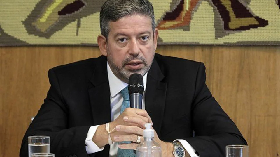 Omnia 360: empresa de filho de Arthur Lira negocia com bancos e ministérios