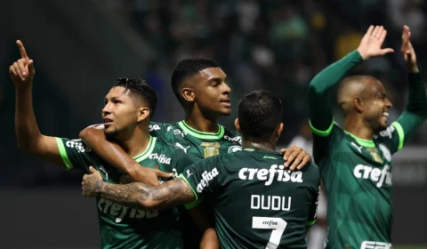 Palmeiras vence Goiás e jogador comemora com ‘dedo do meio’ para torcida