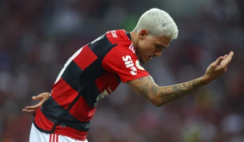 Brasileirão: Flamengo vence o Grêmio por 3 a 0 e entra no G-4