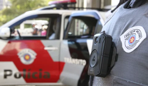 Homem esfaqueia clientes em bar de Curitiba após ser repreendido por fumar