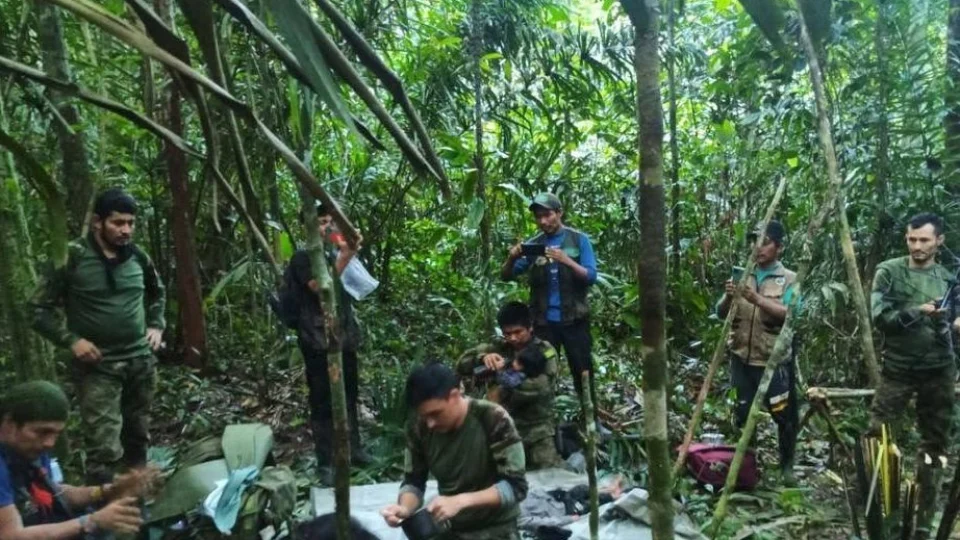 Após queda de avião, crianças e bebê são encontrados vivos na Colômbia