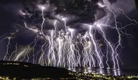 Relâmpagos na Turquia são registrados por astrofotógrafo durante tempestade