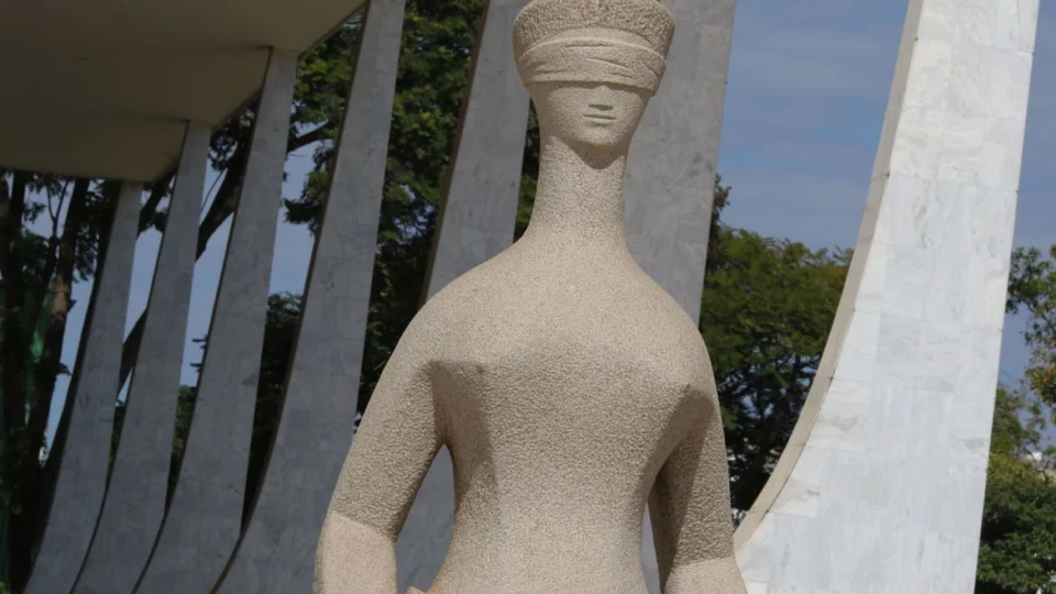 STF já tem maioria para condenar mais seis réus pelos atos golpistas do 8/1