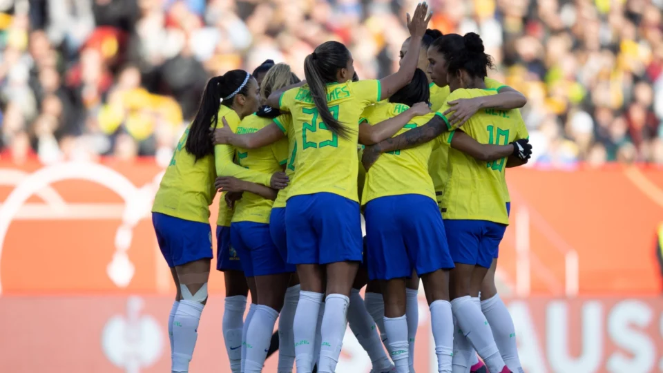 Seleção brasileira feminina de futebol sobe para 8º no ranking da Fifa