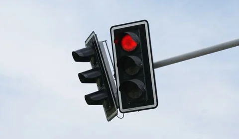 Semáforo que prioriza passagem de ônibus e ambulâncias é testado em Manaus