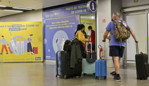 Teste negativo de covid deixa de ser exigido para entrada no país, diz Anvisa