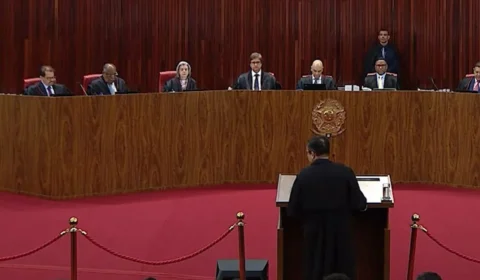 VÍDEO: TSE suspende julgamento de ação que pode tornar Bolsonaro inelegível