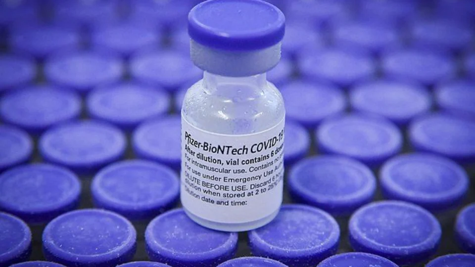 Vacina contra Covid-19: alemães denunciam BioNTech por ‘efeitos colaterais’