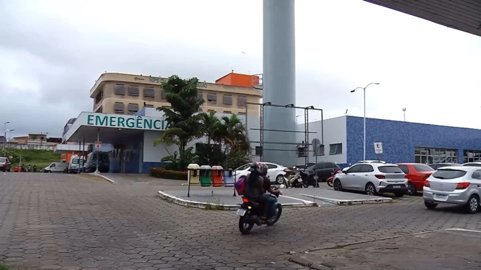 VÍDEO: vítima moradora de rua é assassinada com diversas facadas em Manaus